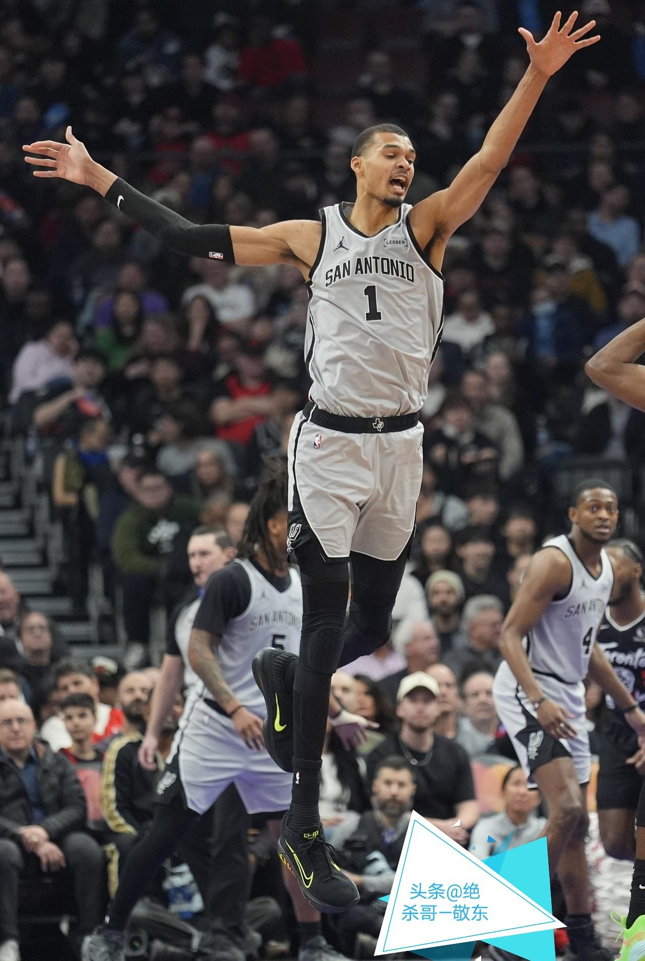 联盟第一高人盖帽王——文班亚马！
惊人天赋加后天努力训练状元文班亚马要统治联盟了