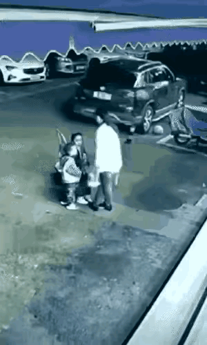 祸从天上来
人啊
明天和意外
哪一个先到
老天都不知道
都说时刻注意安全
这是能