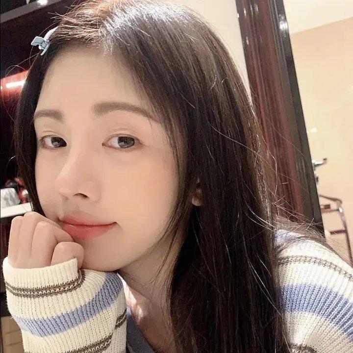 鞠婧祎和白鹿谁高啊？感觉女明星矮的话走红毯会很影响观感 ​​​