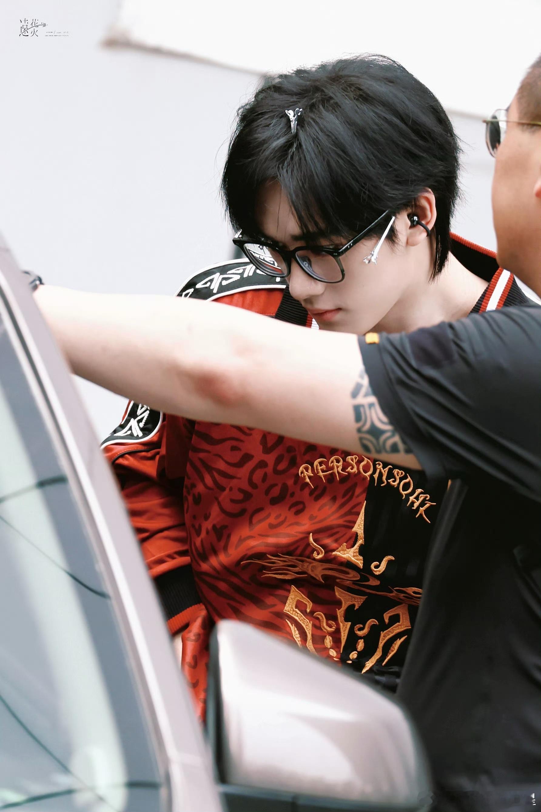 丁程鑫 美高学长 丁程鑫骨相优越，美高学长形容好贴切