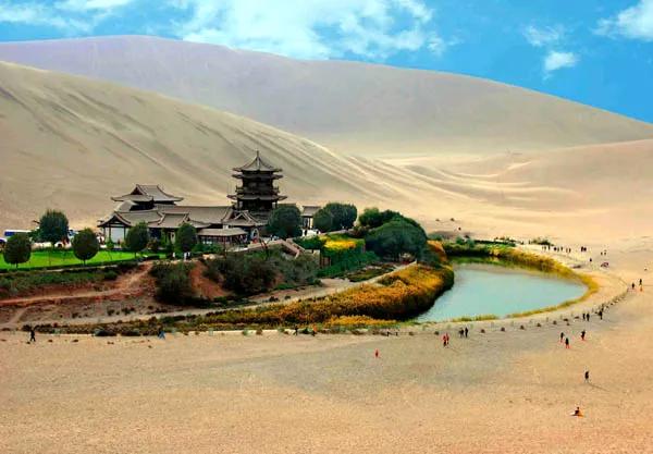 不到甘肃、青海、新疆一带，真是体会不到中国的大，河西走廊，古丝绸之路，戈壁黄沙，