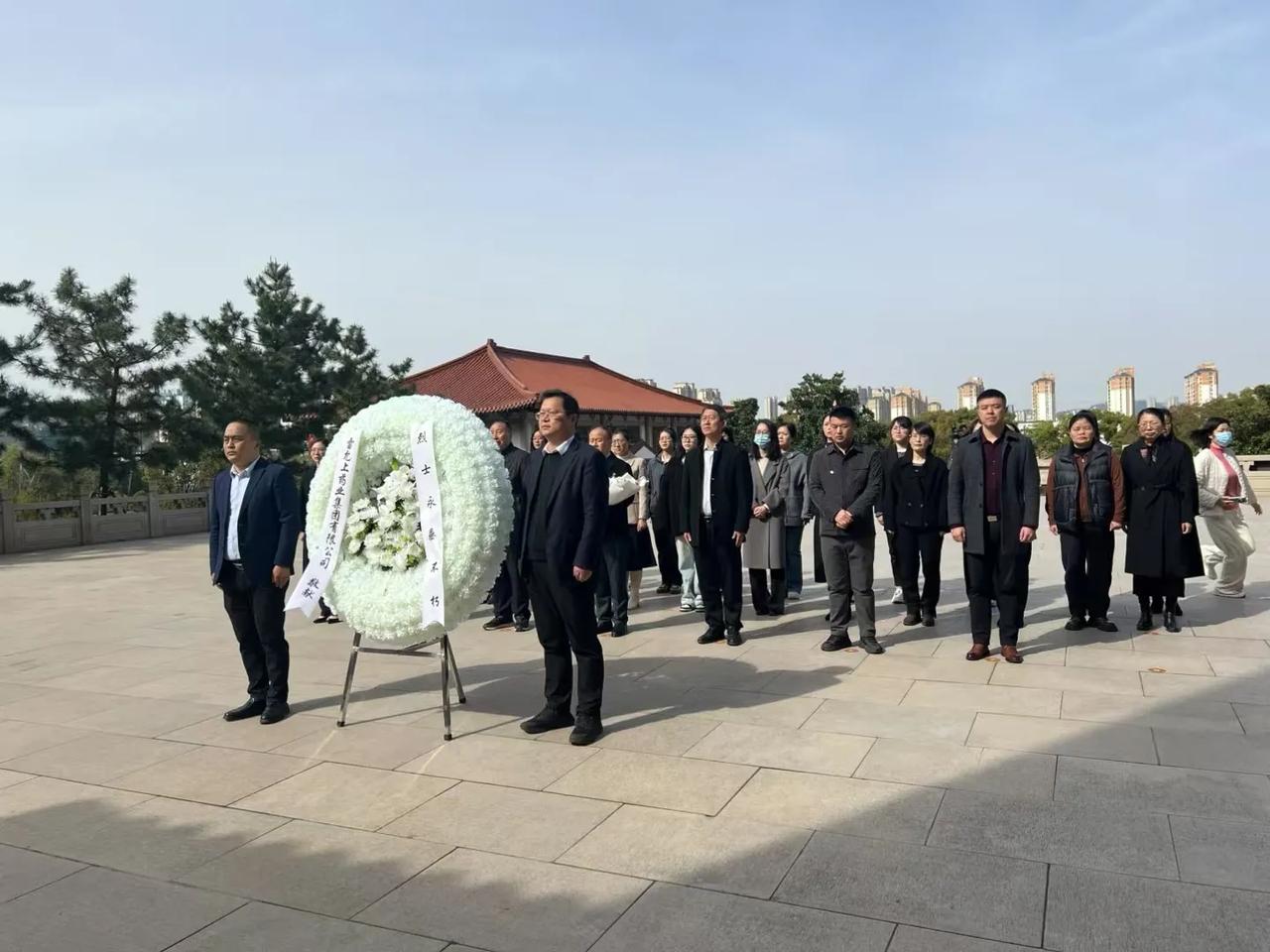 清明教会我们追溯根源，更教会我们珍惜当下。逝者已安息，生者犹前行，愿天地祥和，人