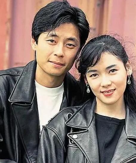 1990年，王杰为了试探女友是否真的爱他，两人吃了一顿50000元的饭后，他对女