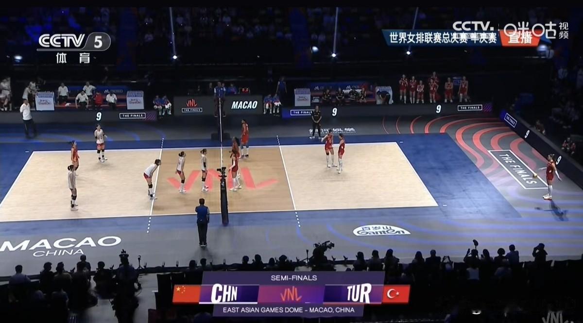 中国女排不敌土耳其女排，将与意大利女排争夺季军！
      北京时间今晚，澳门