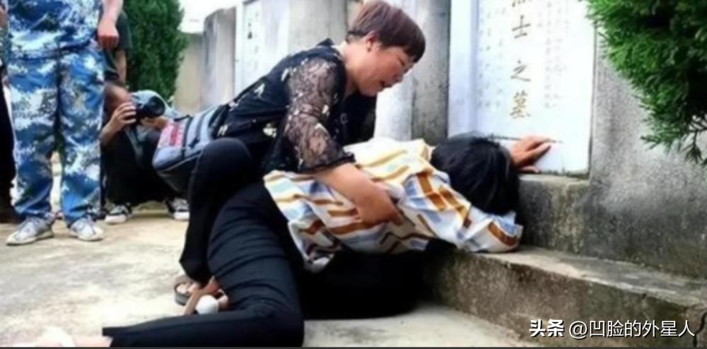 1984年，新婚三天的丈夫，上前线打仗不幸牺牲。不料，她的妻子却立马改嫁给了他的