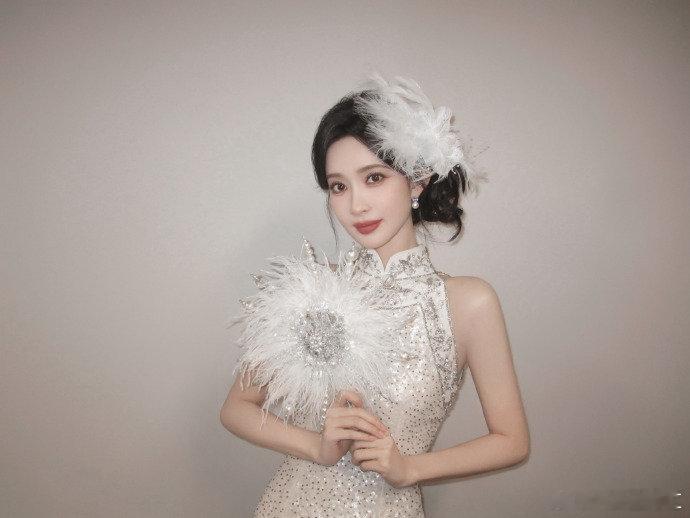 檀健次的肩宽能给孟子义拍证件照檀健次的肩宽是不是按证件照尺寸定制的？居然能完美容