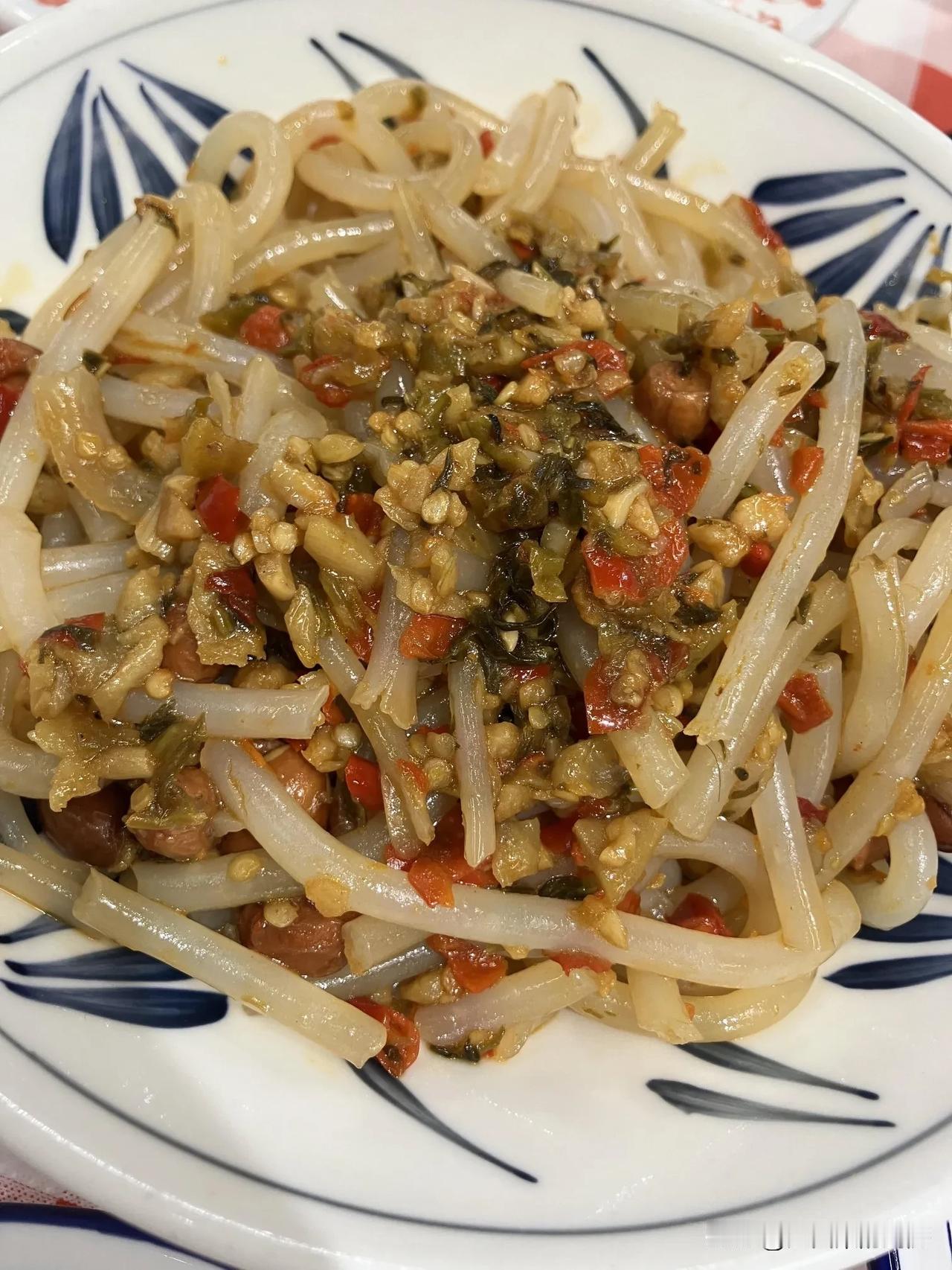 又辣又爽的江西菜爱嗦粉星人的天堂，江西米粉，江西菜是真辣，本四川人表示！

江西