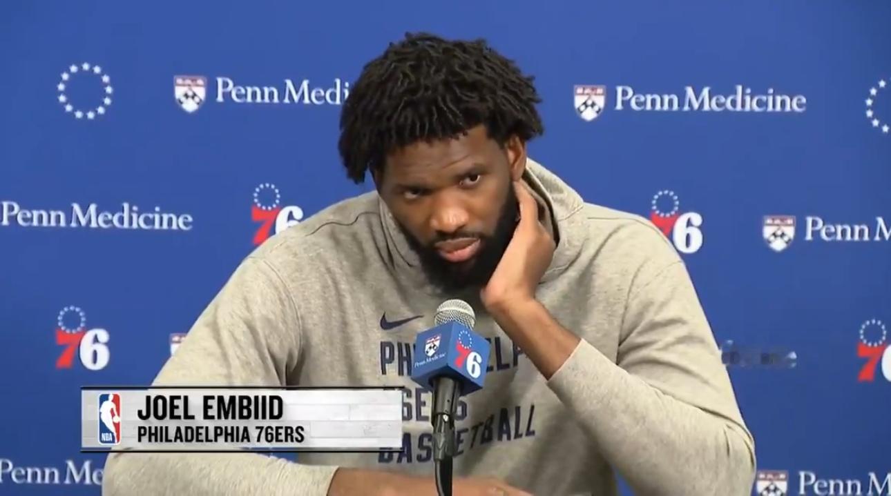 乔尔·恩比德赛后采访时，谈及自己受上场时间限制[围观]——“我坐板凳的时间越长，