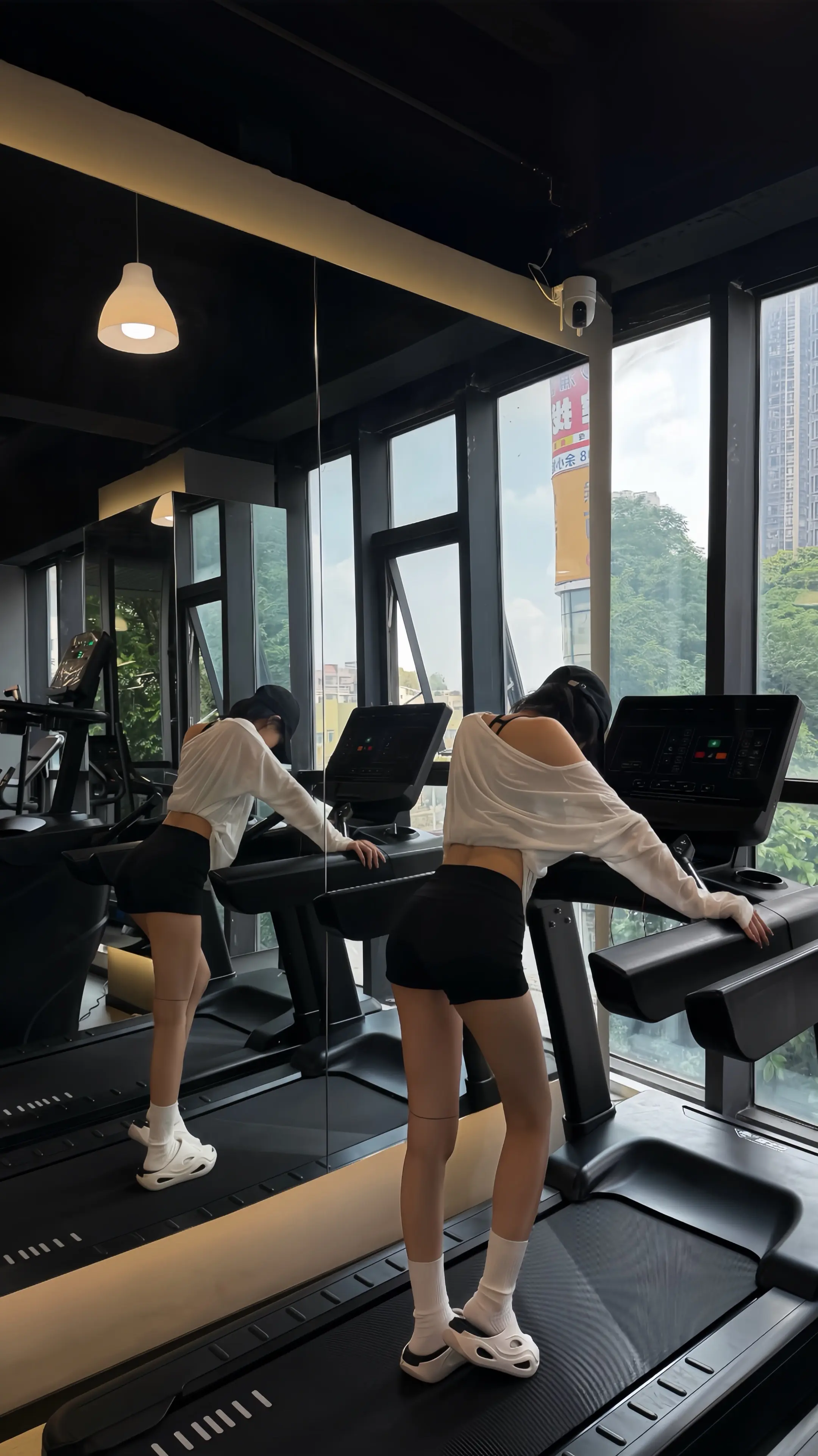 哭包小姐 展信佳 我依然坚信人生而独行。