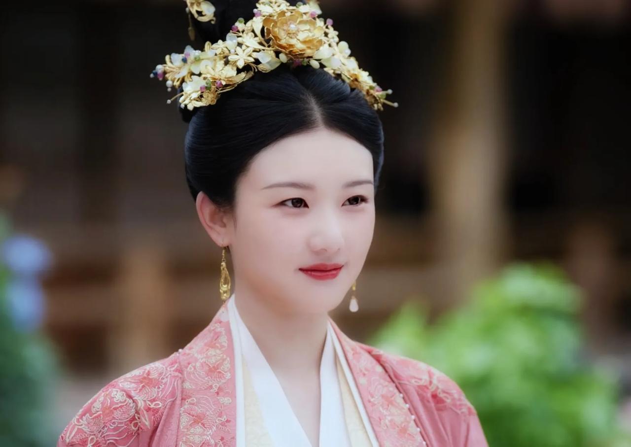 《柳舟记》第33集。国丈设局雪露入宫。
国丈石义宽见七女雪霁当了皇后，并没有给石