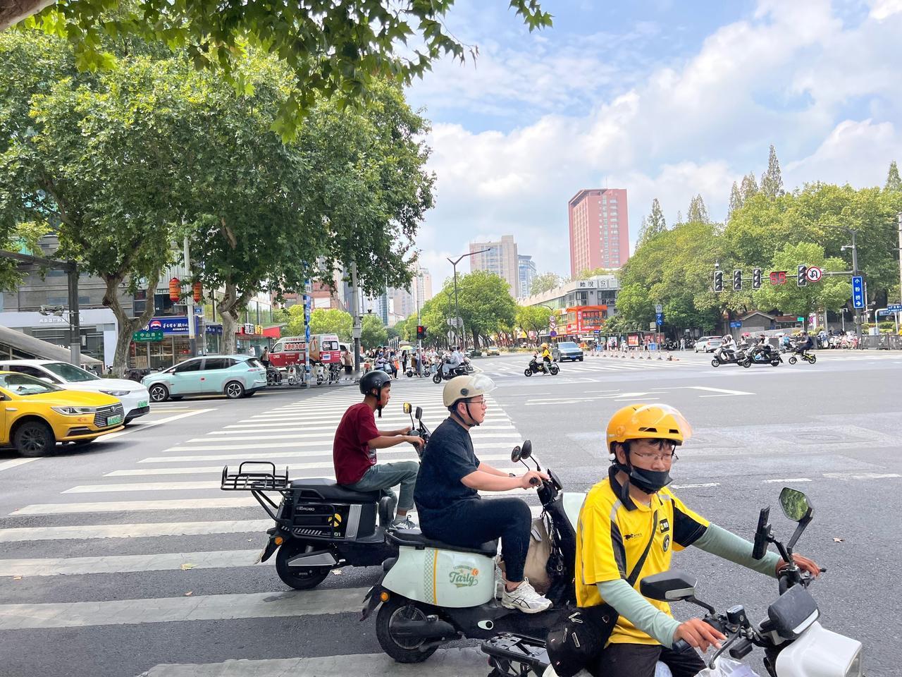 于海青：为何说走在南京街道让人产生思考？南京是个好地方，不愧是六朝古都，处处透露
