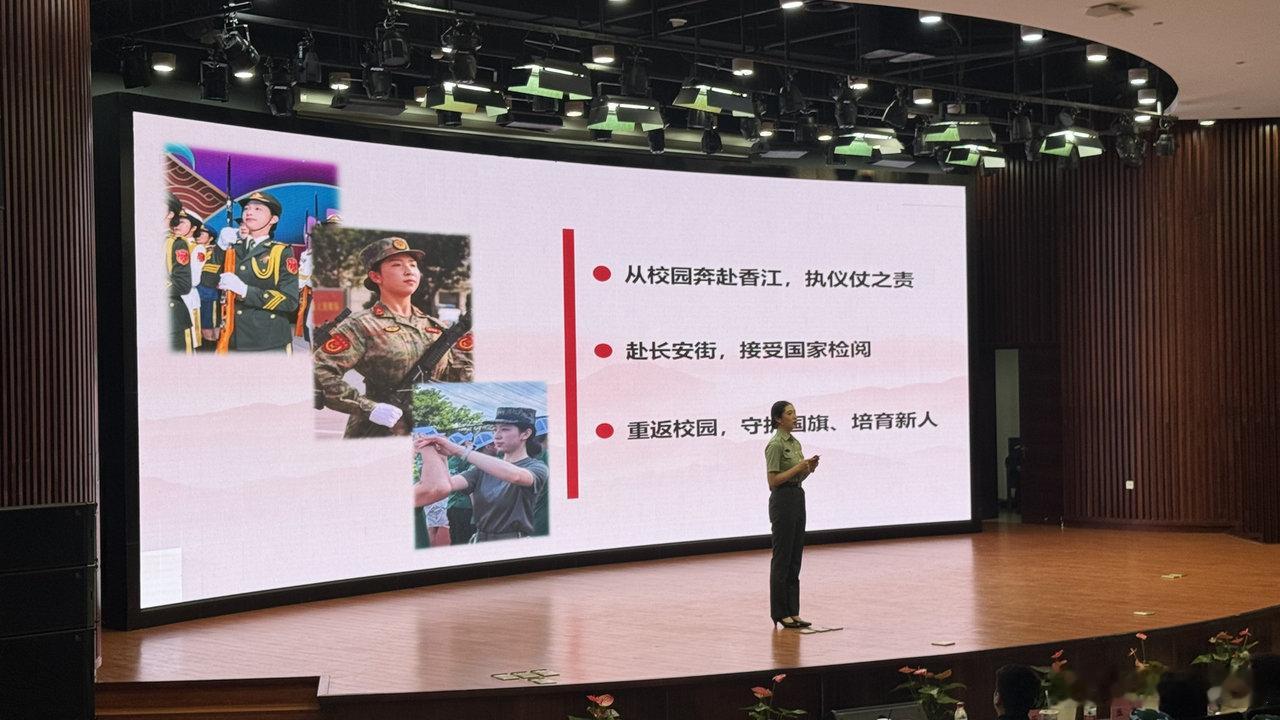 宁波这堂国防课看得人热血沸腾 9月7日下午，“薪火甬相传”主题活动暨宁波大学新生