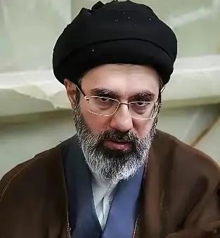 花几百亿买 S-400、买苏 - 35，伊朗折腾了十几年才发现：能灭自己的根本不