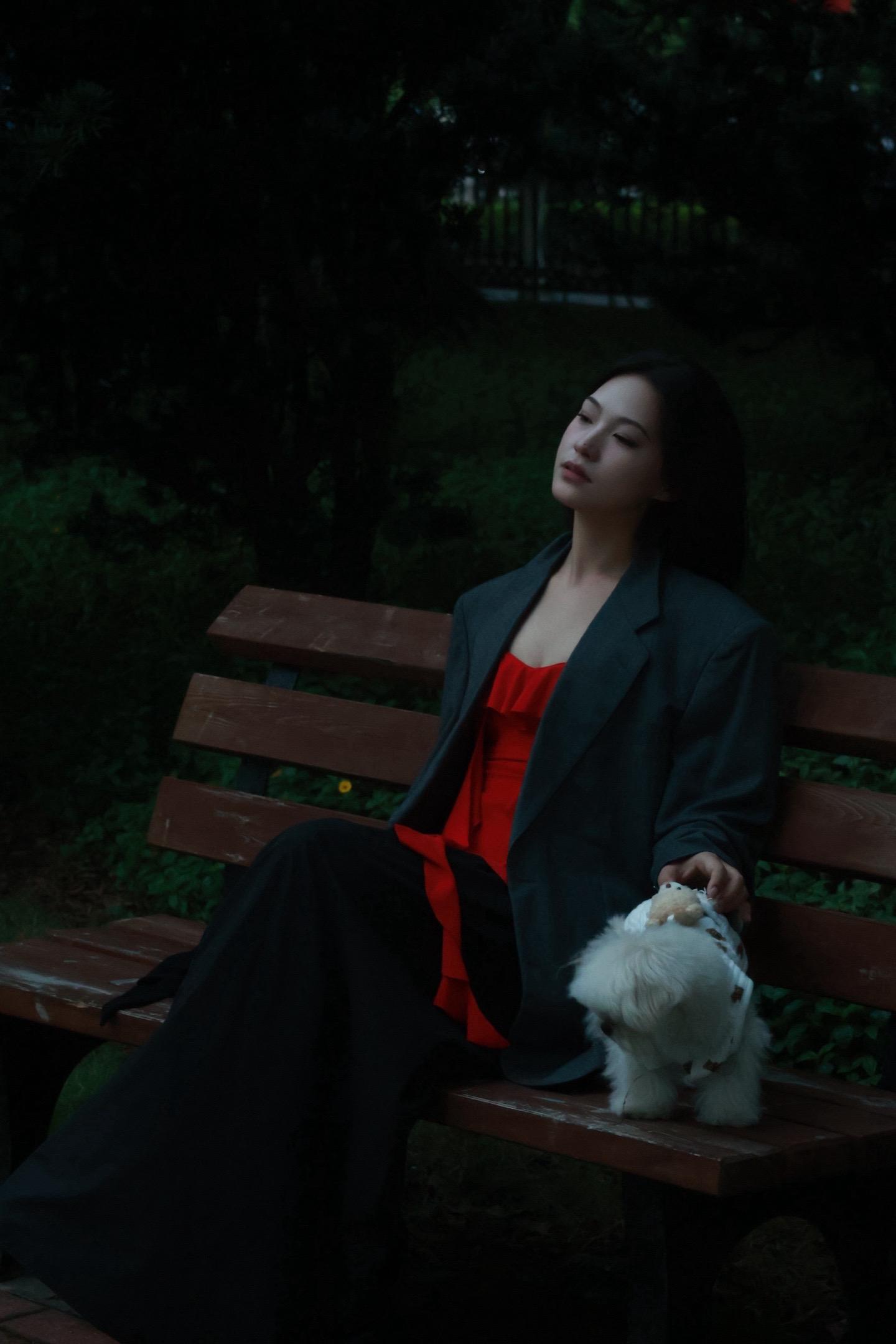 “其实她也心动了，但是赶路要紧”