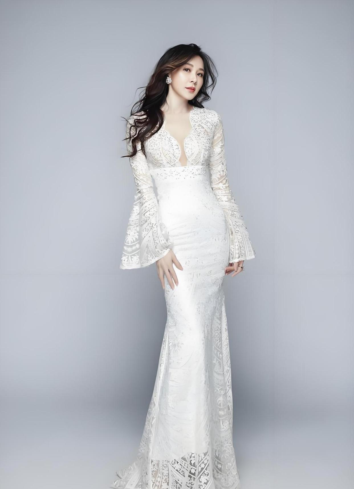 传闻《浪姐7》邀请到了57岁萧蔷，成最年长姐姐！

57岁女星萧蔷皮肤白皙、外貌