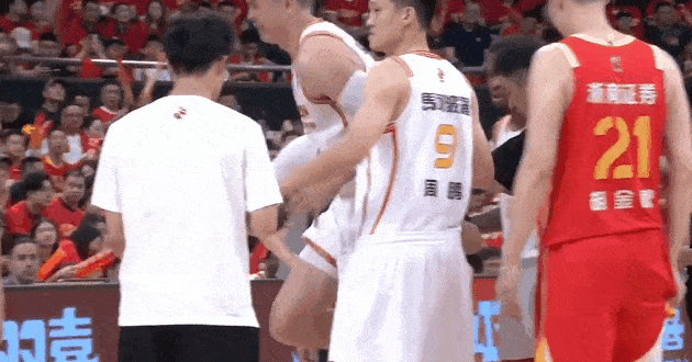 不出意料，广厦大概率3：0淘汰深圳进决赛，李慕豪意外受伤，大概率是跟腱位置，深圳