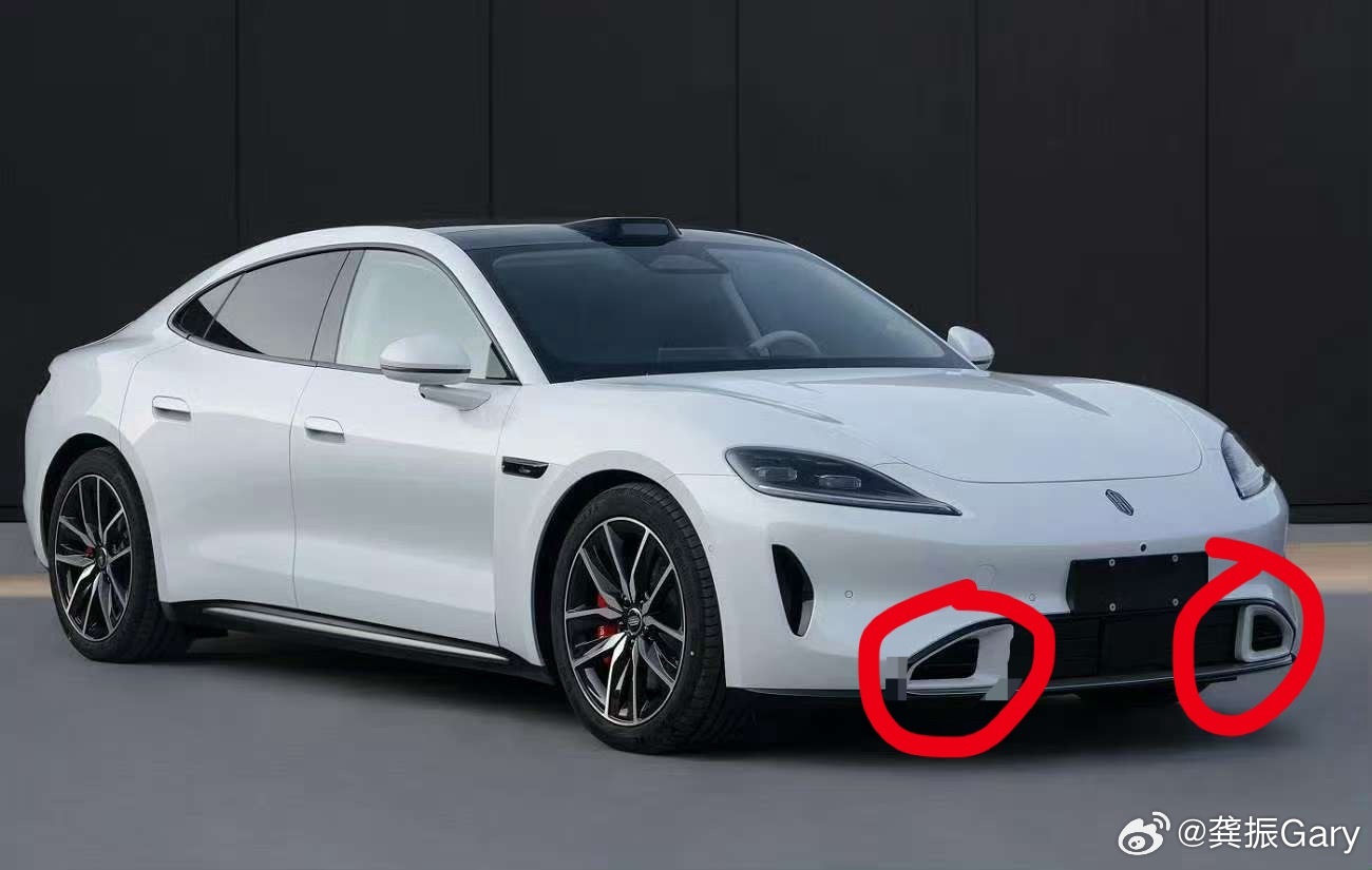 尚界Z7实车差不多也就长这样了，实在不理解前唇下面那两个点和尾排附近两个灯的设计