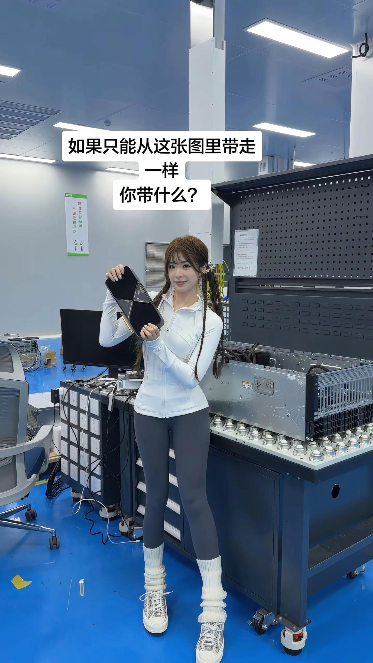 别人上班摸鱼，我上班摸Pro6000。井柏然进行曲我先用了 pro6000 显卡