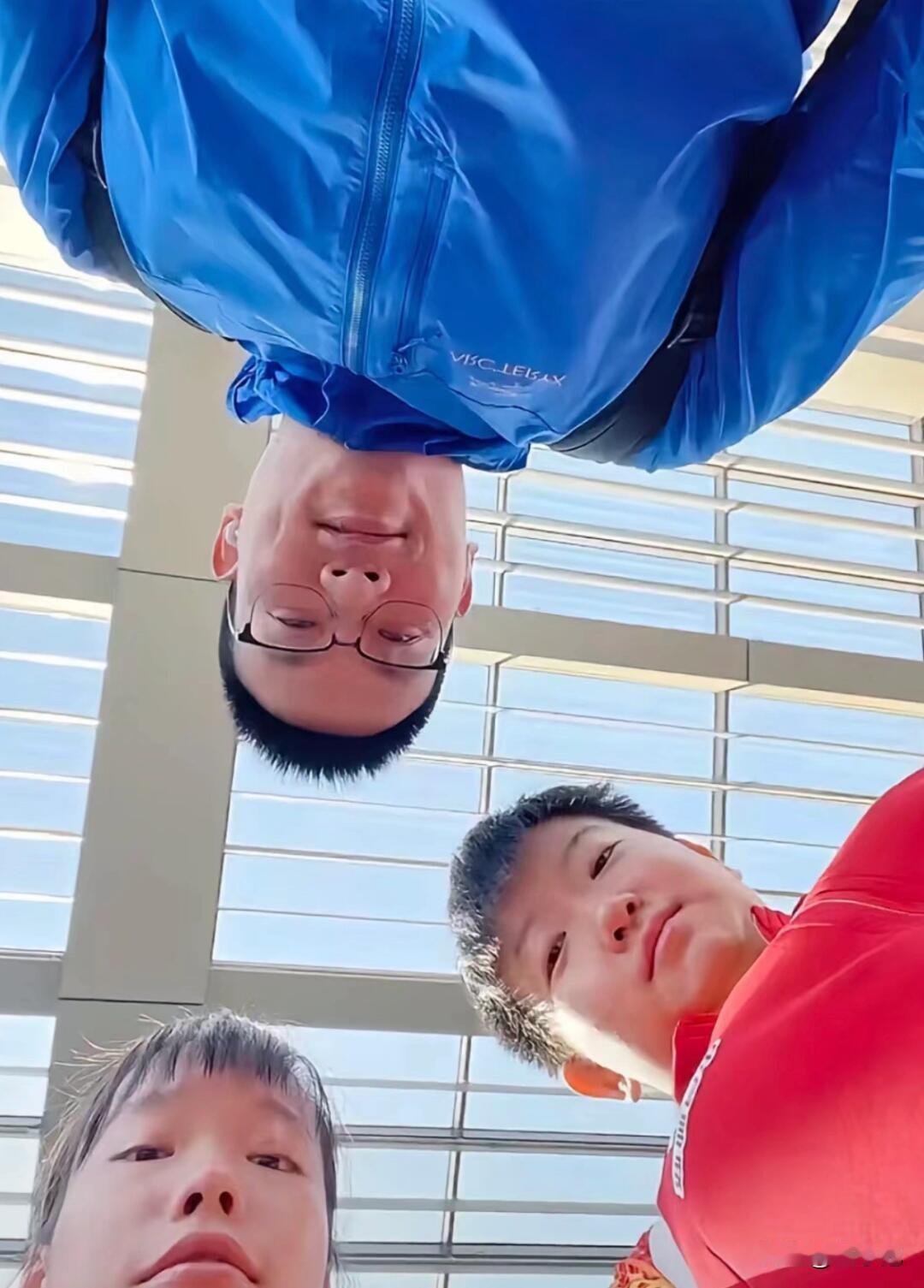 许昕那独特的自拍方式影响到整个体育圈了吧？
全红婵和陈芋汐在巴黎录王冰冰的直播节