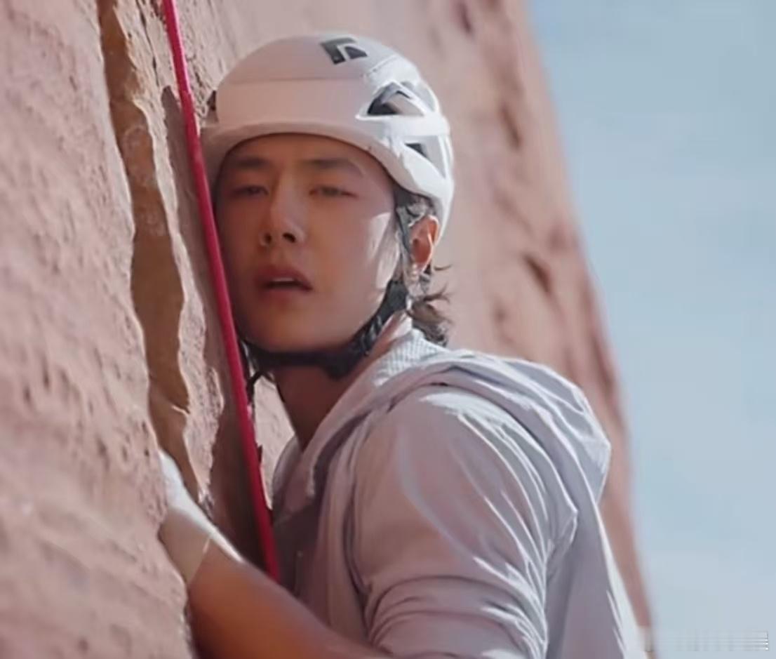 王一博高能回顾上线王一博是攀登也是抵达王一博高能回顾上线， 征服岩壁，，