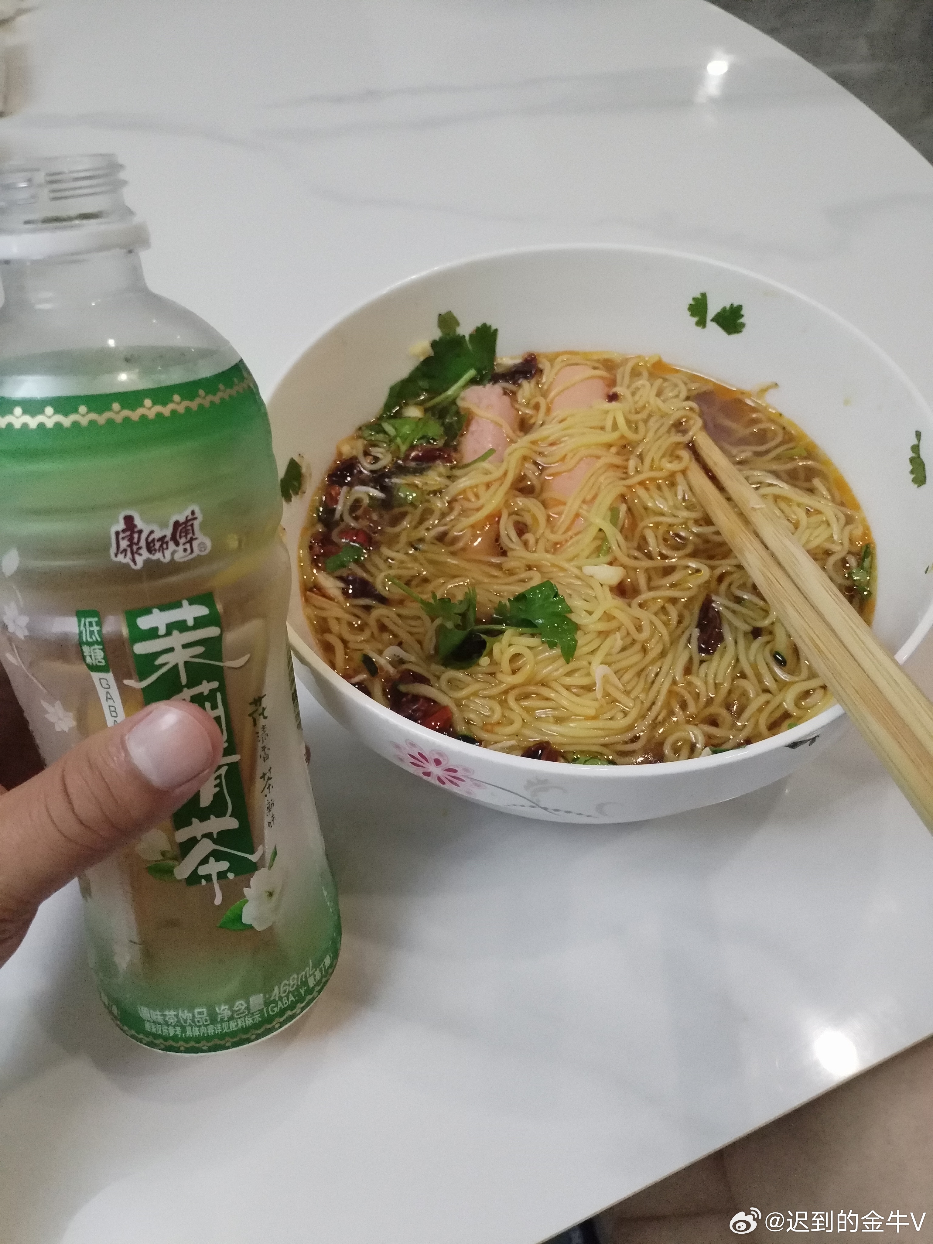 热门榜单回来就饿了天气还闷热冷面必须吃起来呀！自己做的冷面食材新鲜口感特别丝滑，