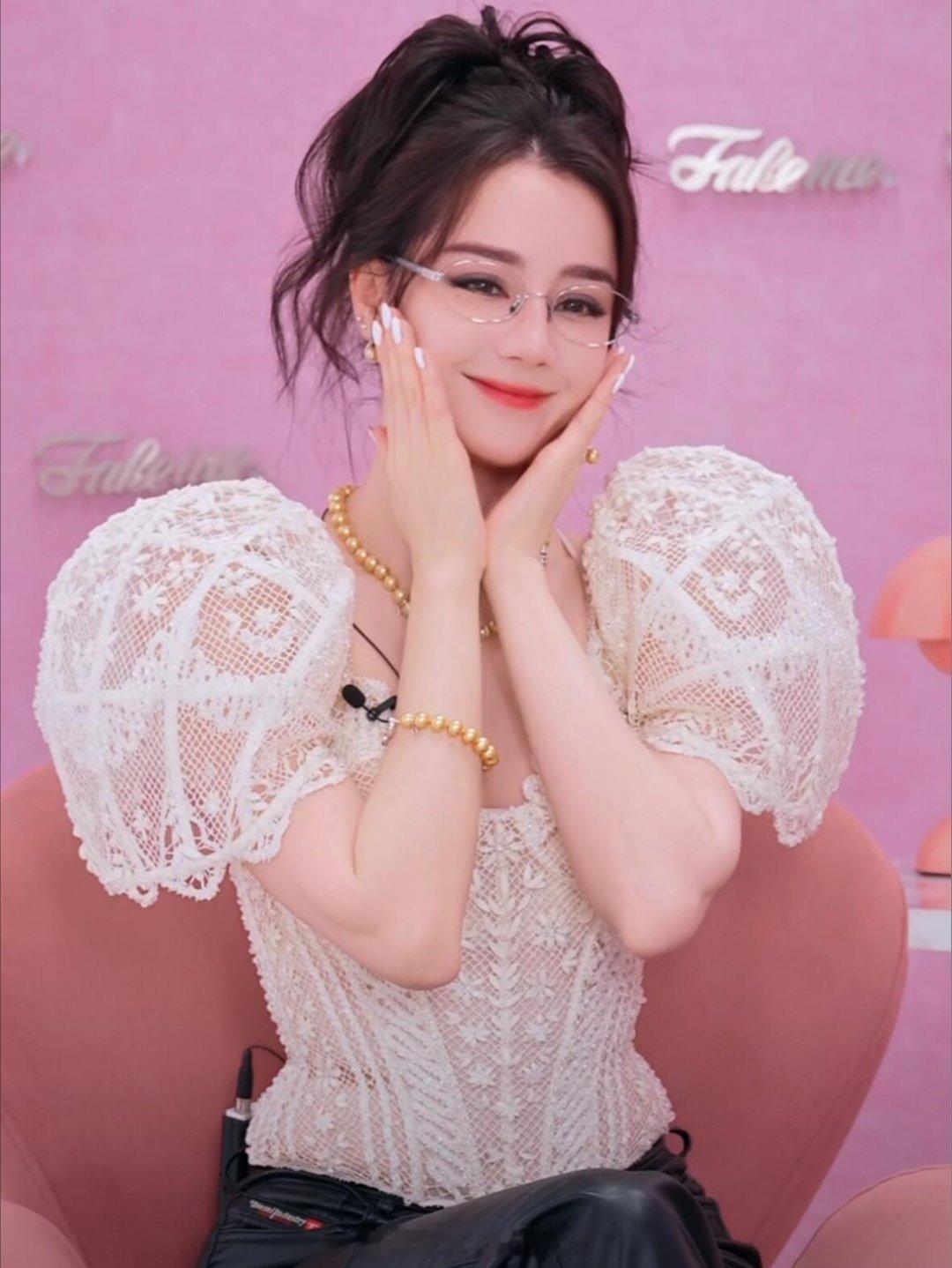 90TOP花，今天直播居然都是公主风 