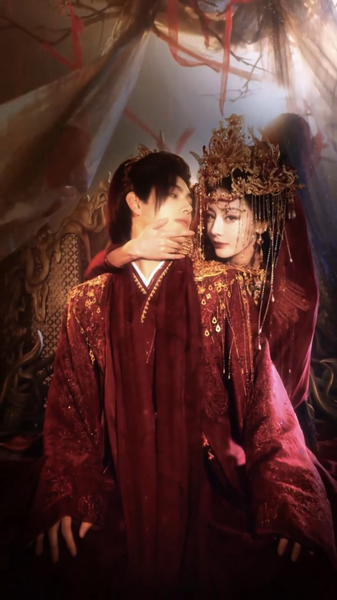 是婚服啊啊啊啊啊完全鬼新娘鬼新郎！！迪丽热巴陈飞宇婚服转场迪丽热巴陈飞宇婚服造型