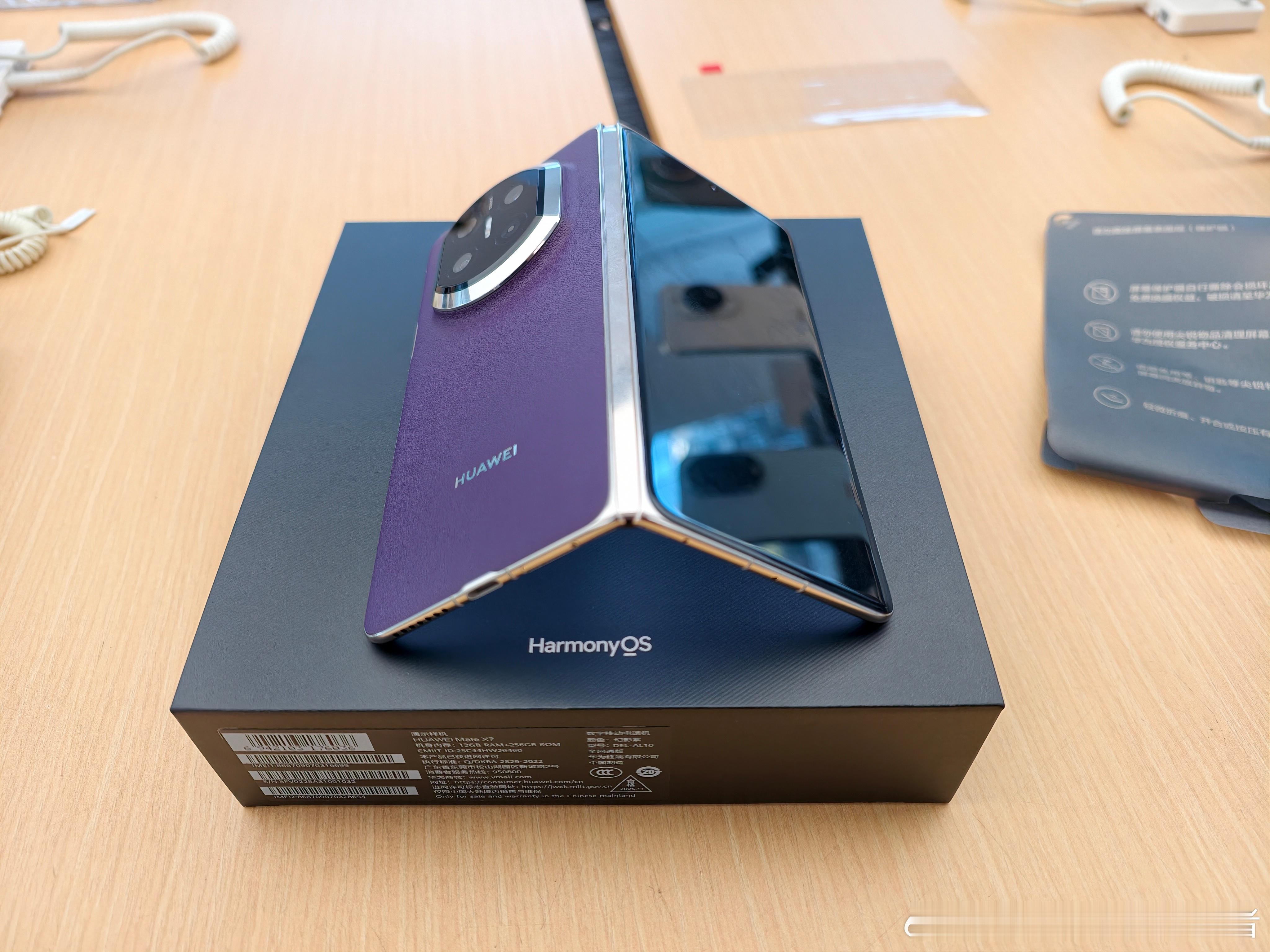 想换手机的心这一刻释怀了换不换手机，主要是根据自己的需求和预算来决定。现在大部分