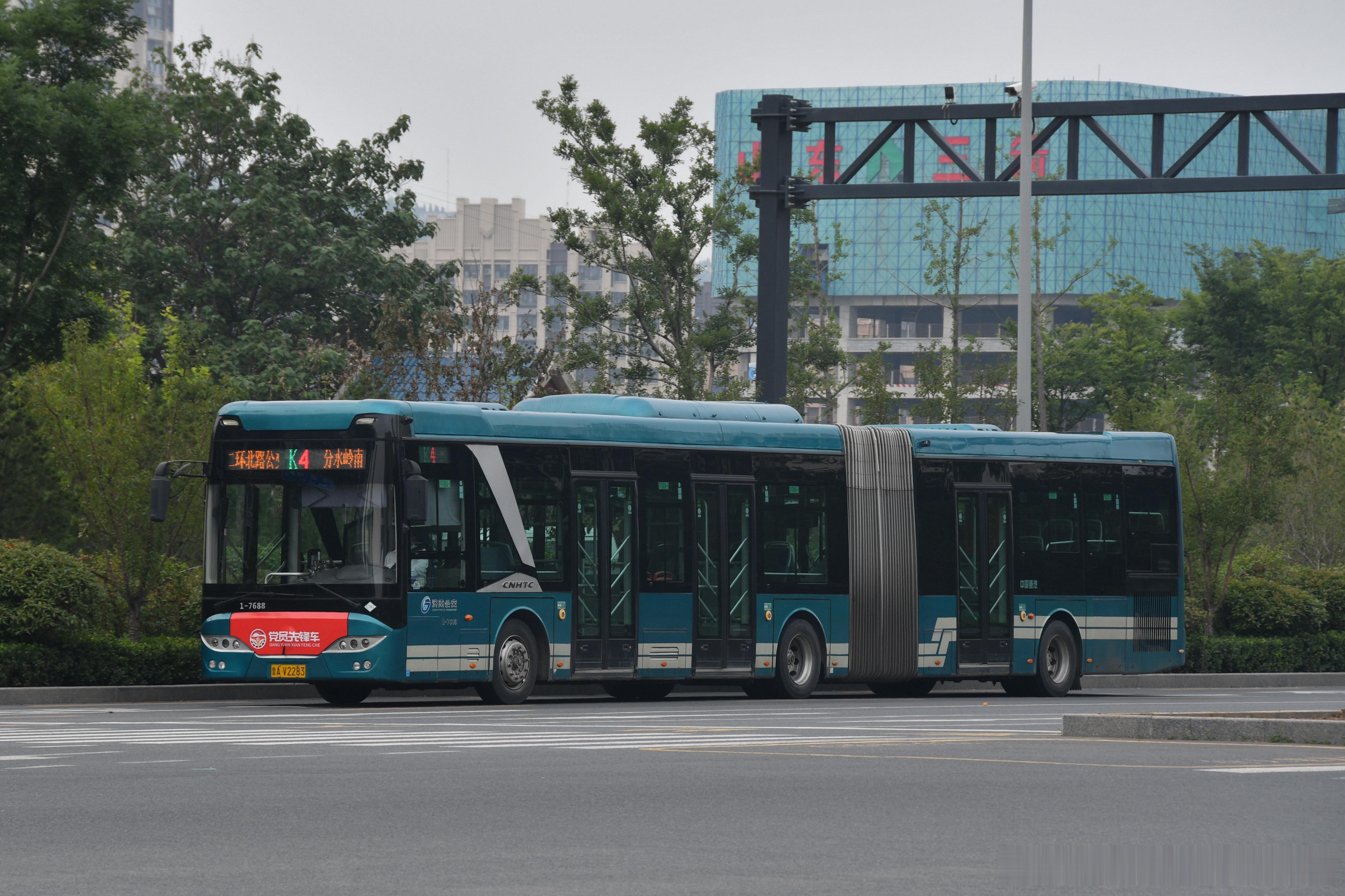 豪沃CNG铰接今日仅剩7688，这批车里唯二的电子后视镜气铰接之一