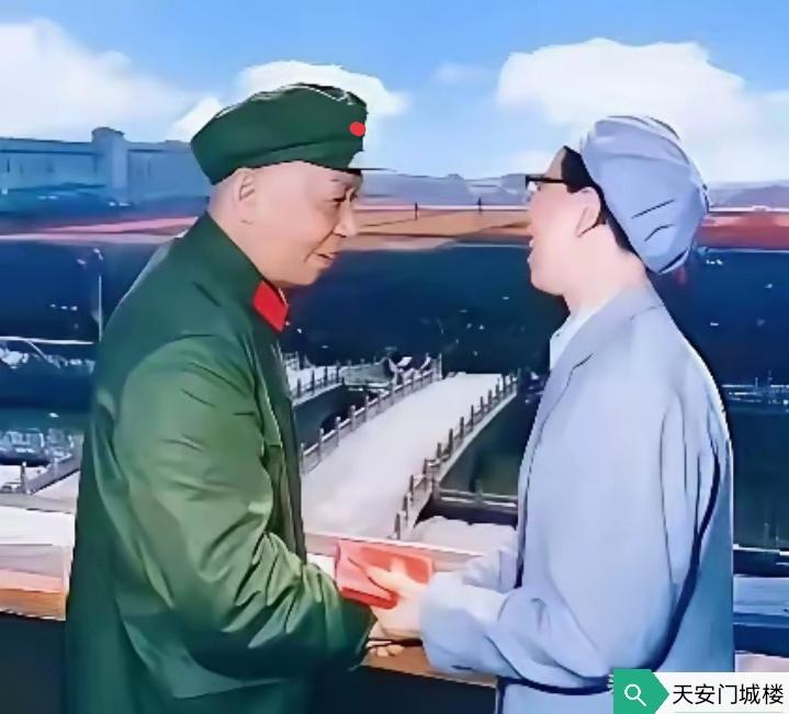 为什么65式军装会受到大家的喜欢亲民，接地气，子弟兵的军装。你看那时，少奇同志也