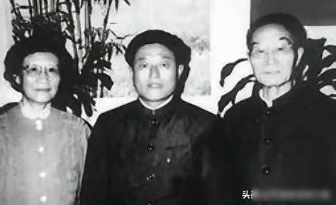 1987年，退伍老兵赵保群正在家午休，政府人员却找上门，对他说：“别睡了，国防部