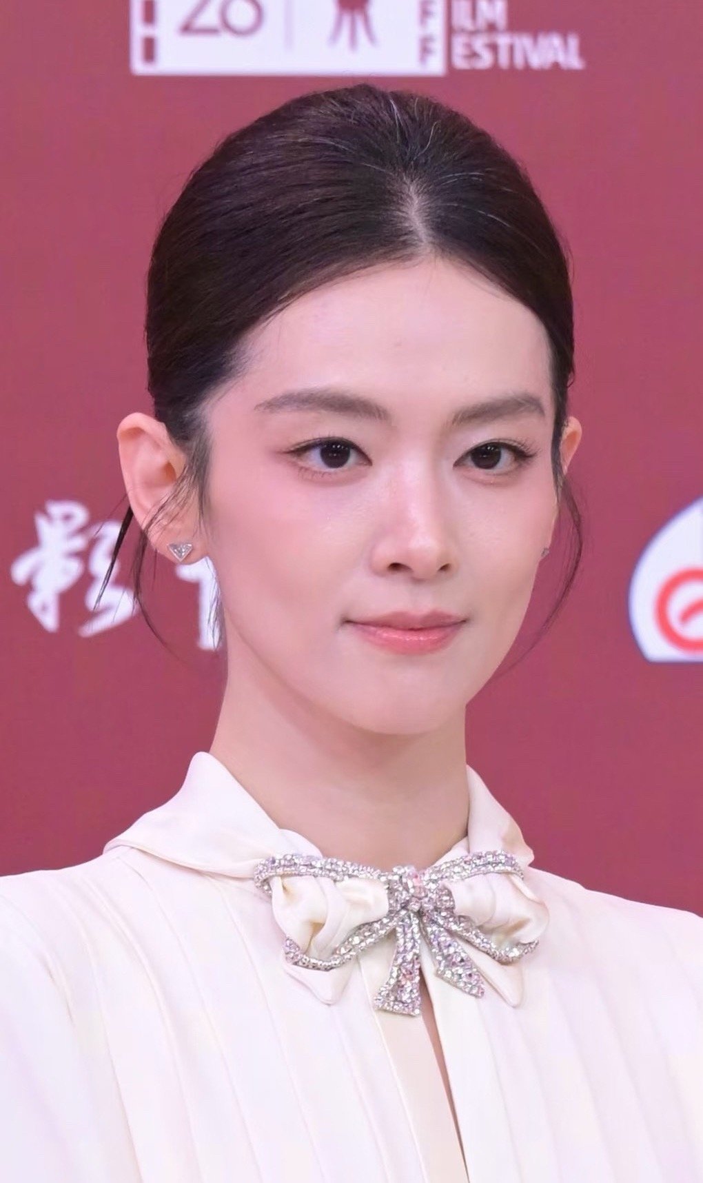 现实中看到的陈昊宇真实颜值，这图生到白发丝都看得见 