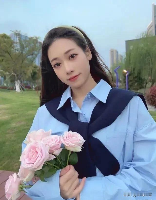 前国家体操队员黄柳芳，粉丝从631万暴跌到4.4万，从默默无闻到师妹评论爆红，到