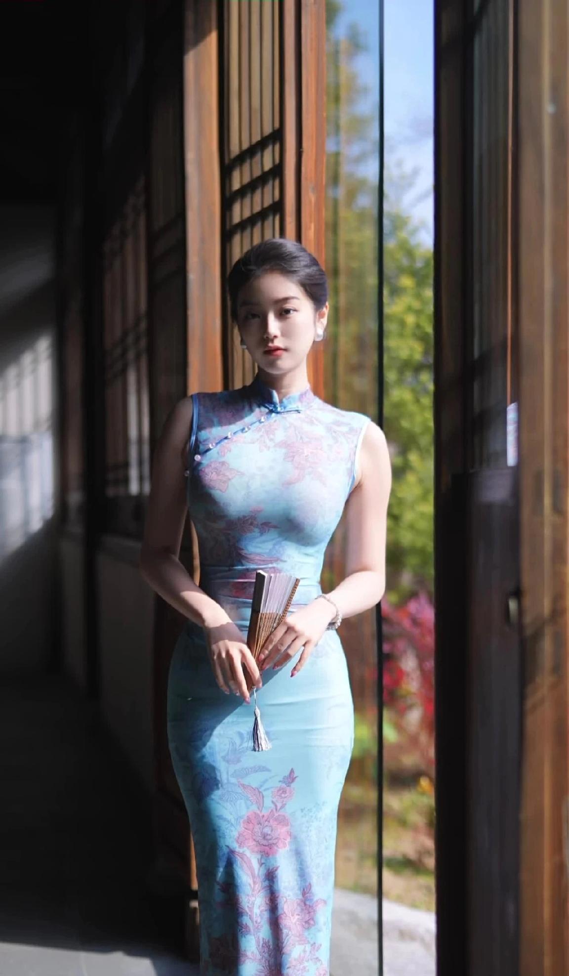 国风旗袍，国色天香天生丽质，雍容华贵大气，传统的能传承下来的都是精品江南风旗袍照