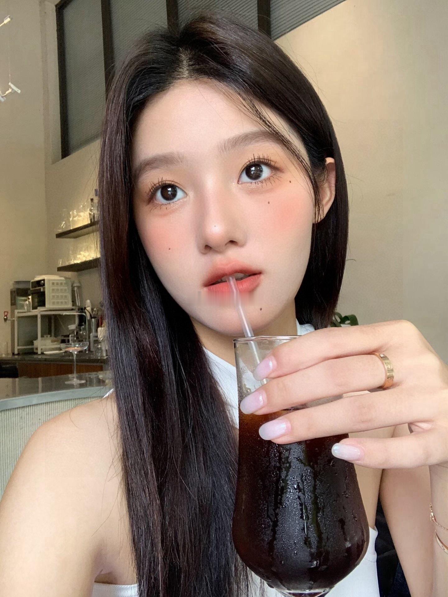 素颜党才懂这黑瞳的含金量妈生小黑瞳 自然百搭原生感融瞳女大必备 贴脸看不出的的小