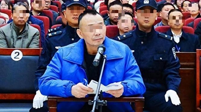 2020年1月，新晃操场埋尸案主犯，杜少平被送入死刑执行车，仅8分钟的时间，遗体