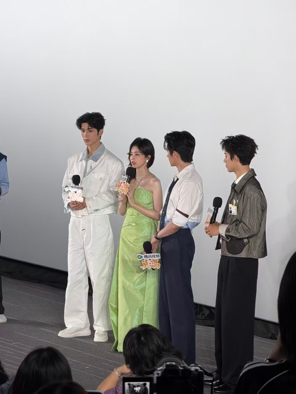 白鹿丞磊合唱方寸之间一柔一沉声线完美契合，乱世风霜里双向救赎，歌声把小院相守的温