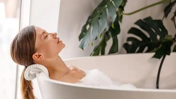 冬季气温逐渐下降，洗澡成为许多人关心的问题。正确的洗澡方式不仅关系到个人卫生，还