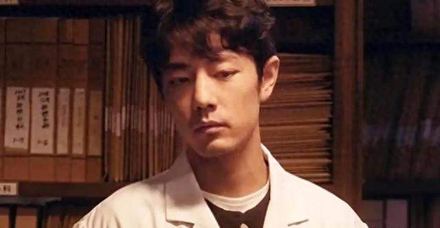 《十三位“宝贝”无一签字，他糊窗留人：小城良方