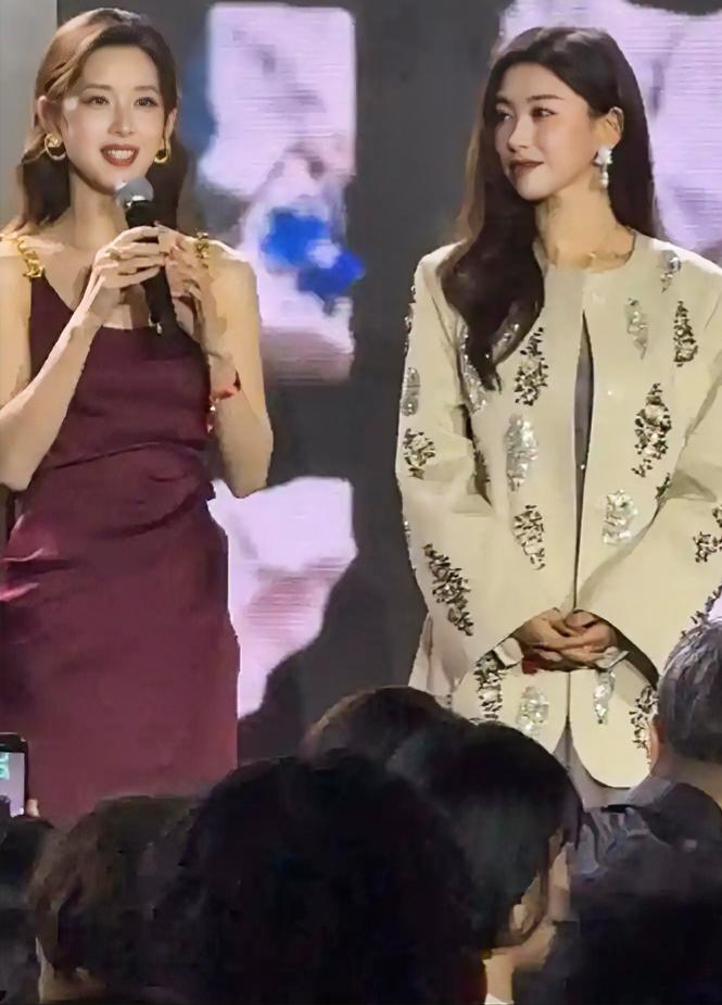 31岁章泽天与41岁朱珠同框，谁惊艳了你的眼？
章泽天和朱珠同框上热搜啦！11月