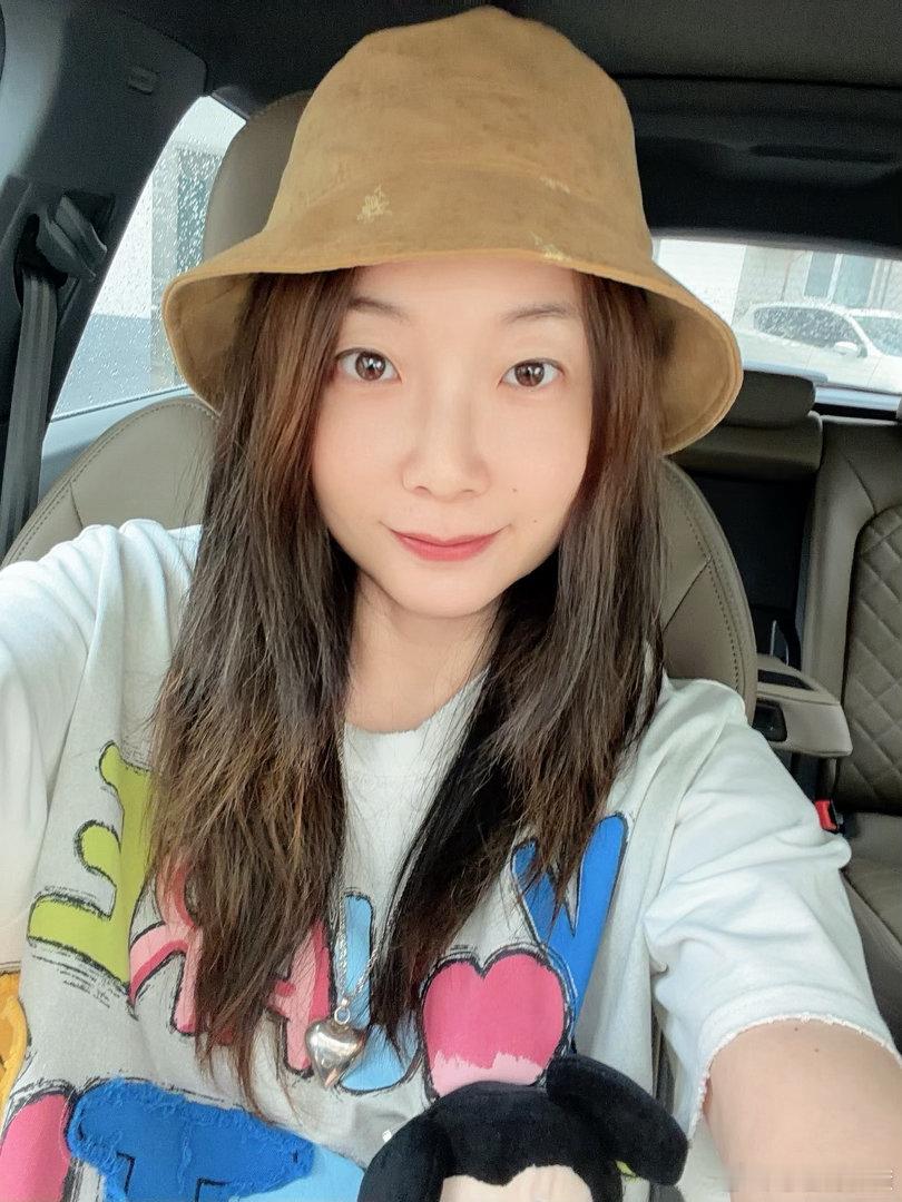 感冒的薇薇  约了老同学中午喝咖啡