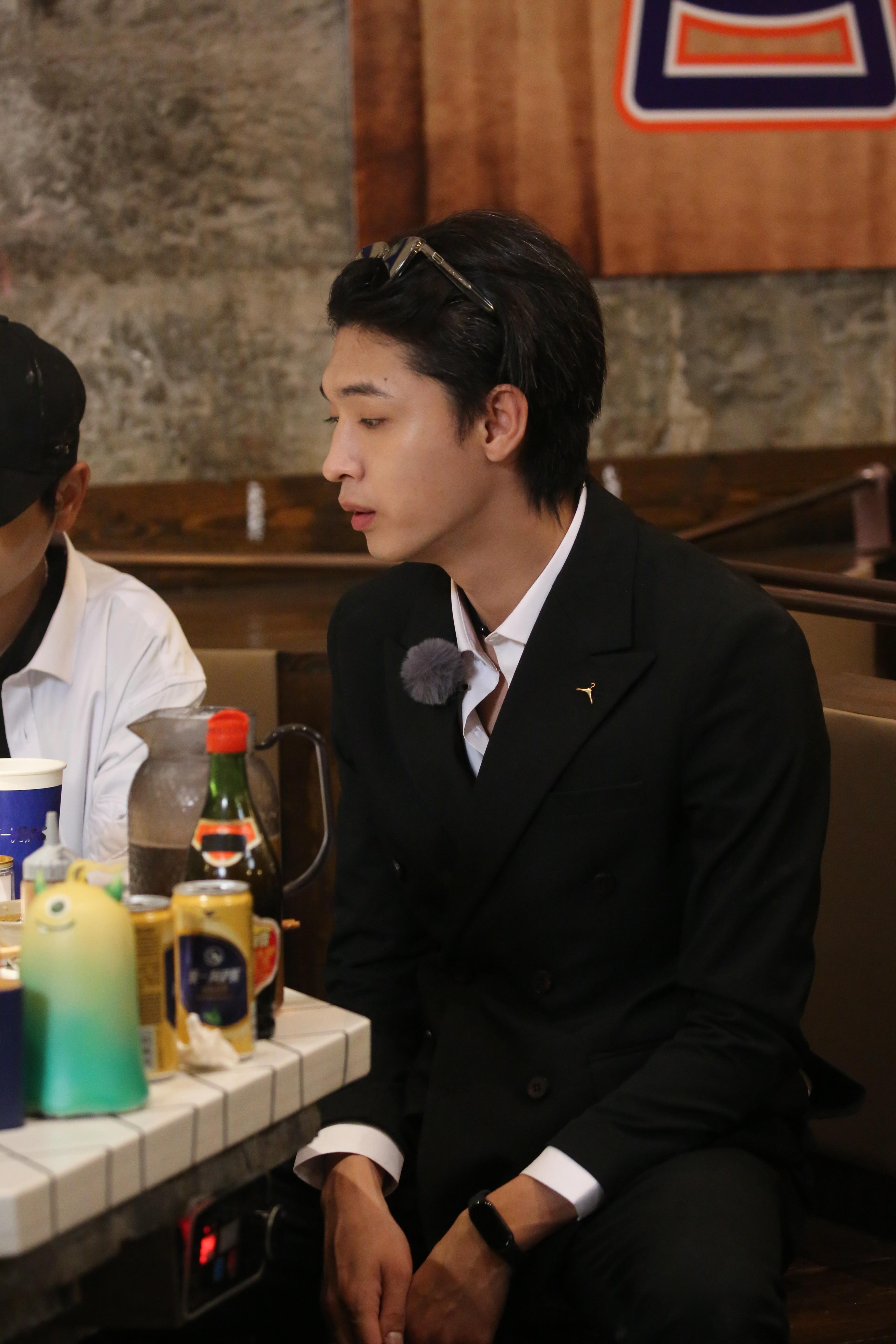 #秦霄贤是粉丝高考祝福视频总导演##偶遇德云社重庆录综艺#网友偶遇德云社重庆录综