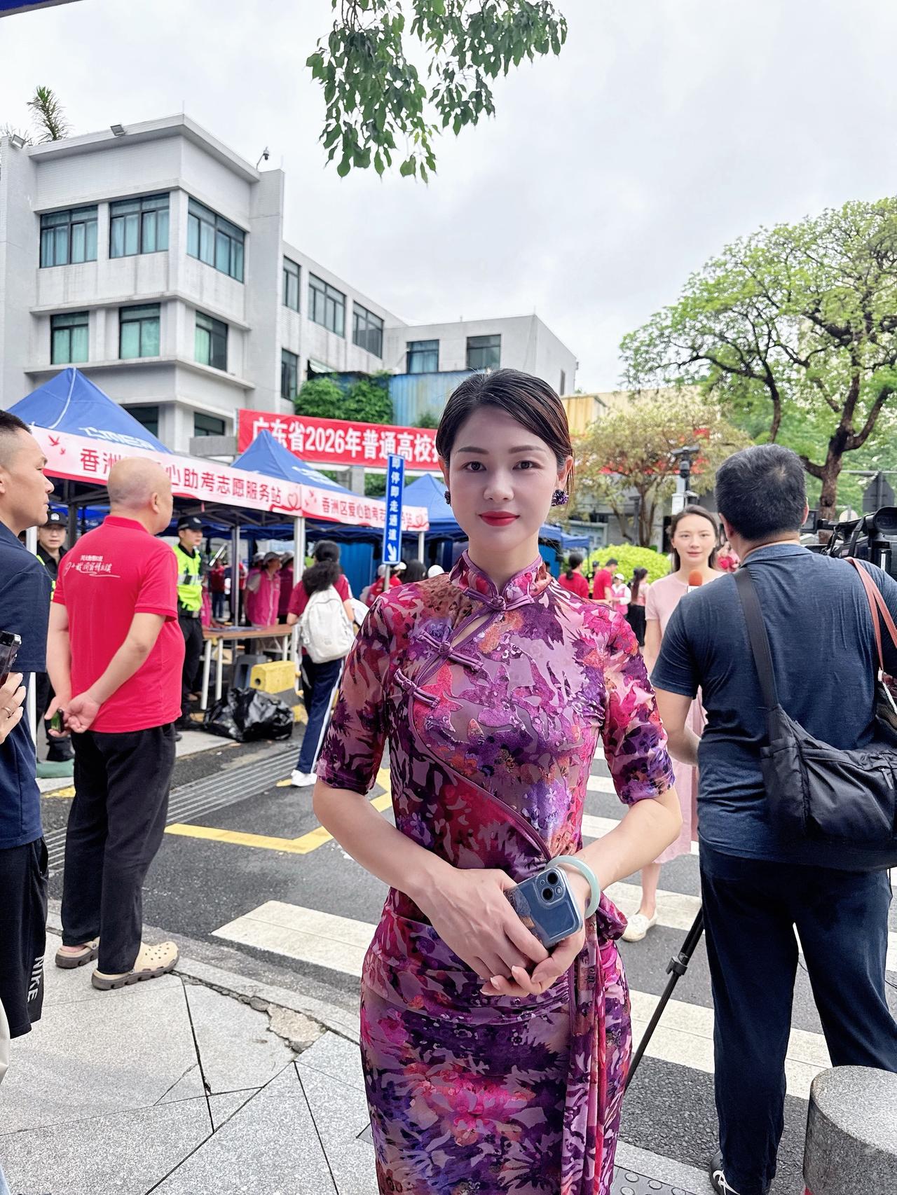 十二载春秋苦读，终迎今朝花开。祝少年们一路坦途，不负热爱。
愿你合上笔盖的瞬间，
