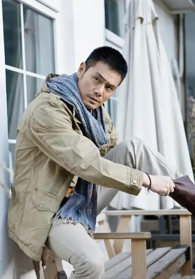 这是邵兵的儿子邵子恒，爸爸是硬帅，儿子是真年轻

看得出这孩子肯定像妈妈了，没有