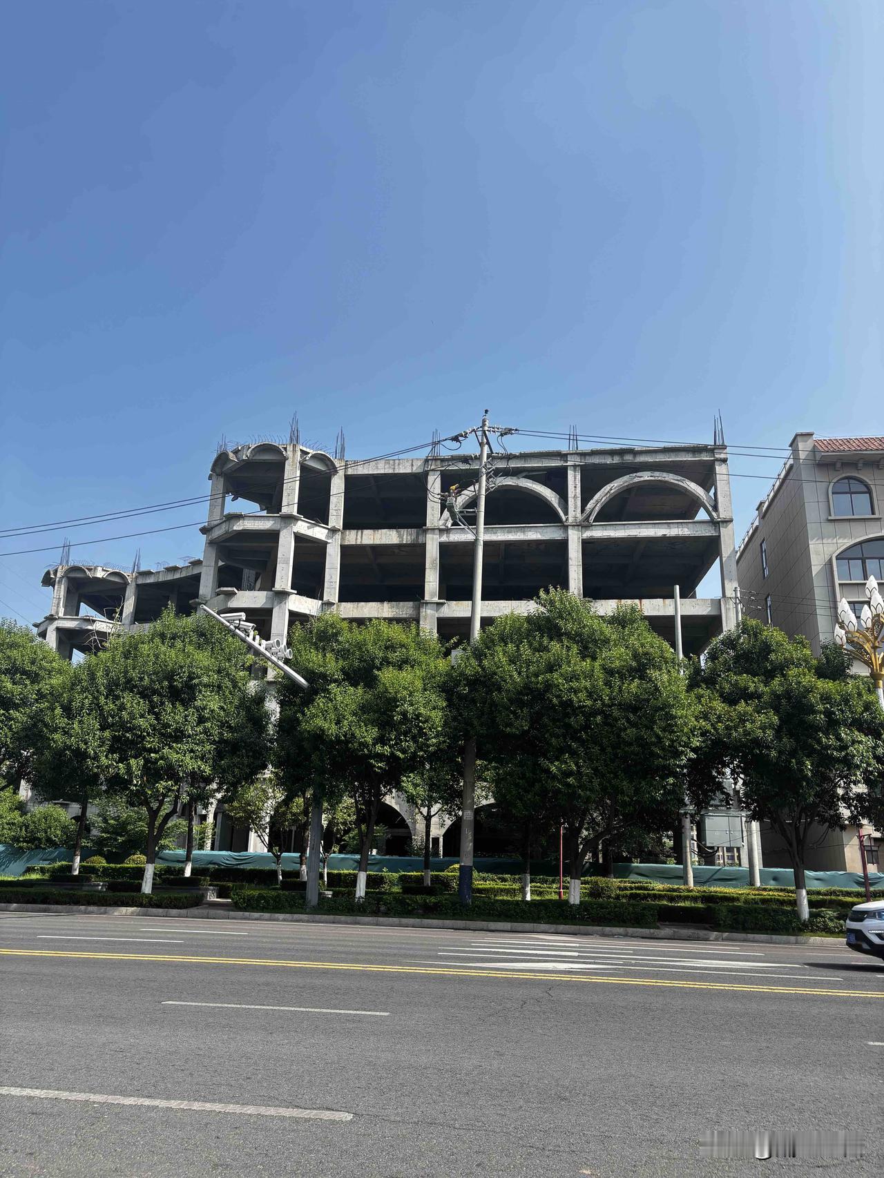 大荔县花城路和西三环路口这个大楼，叫什么名字呢？这是商业大楼吧？啥时候开始动工的