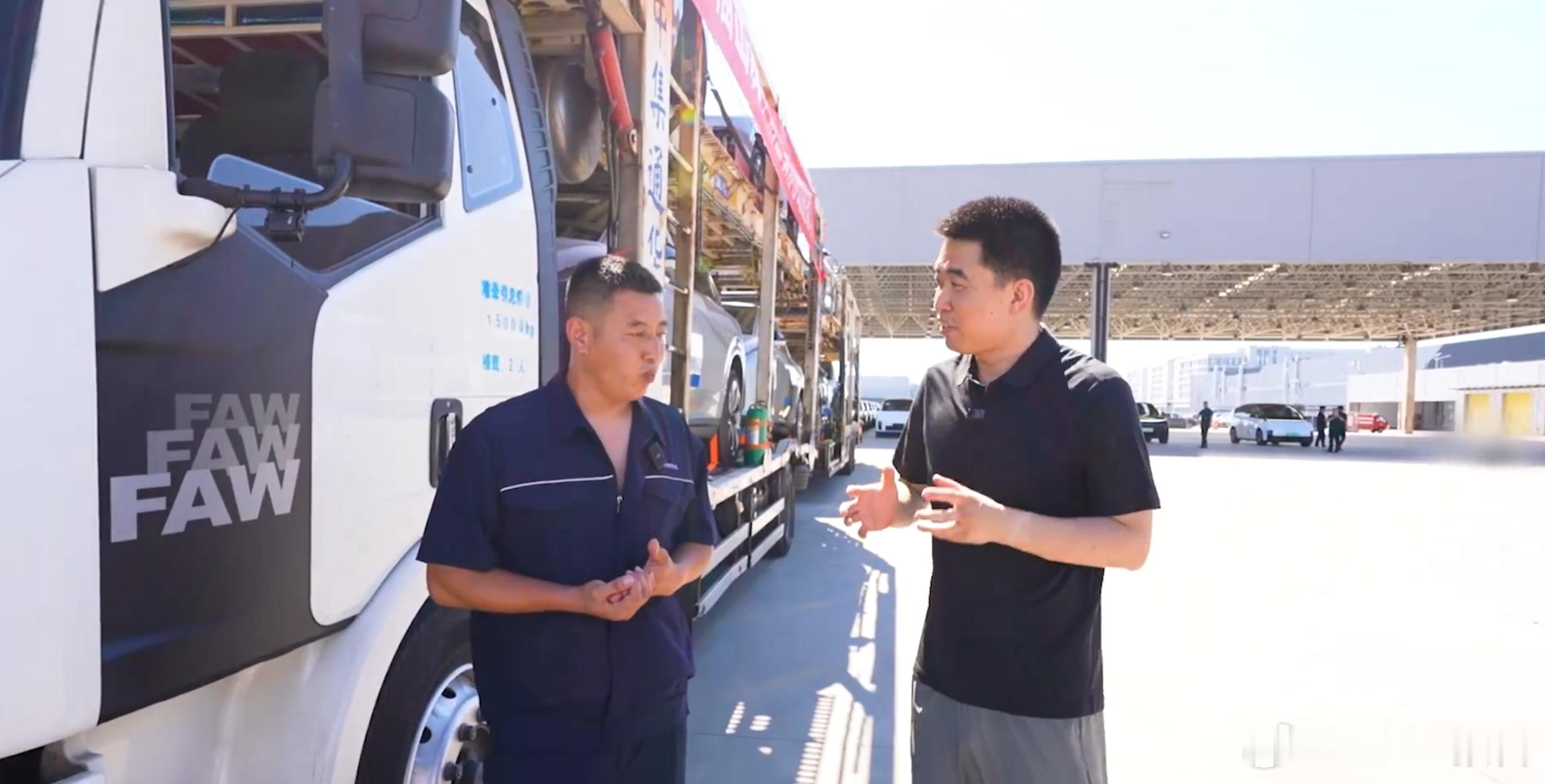 李想请乘龙卡车司机吃饭8月18日，理想汽车表示，理想i8即将开启全国交付，在此之