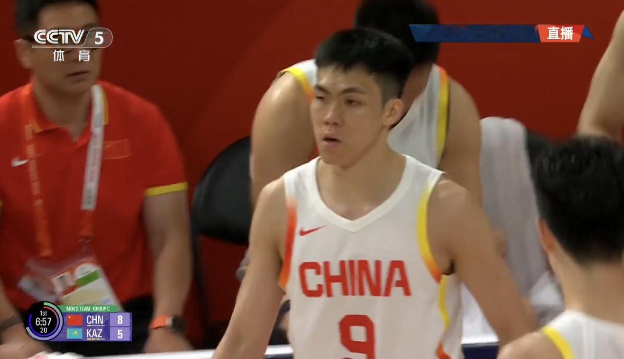 对阵哈萨克斯坦这场，庞峥麟应该是打嗨了，首发出场拿到全场最高分19分，余嘉豪15