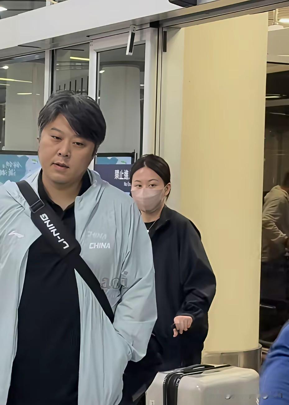 没想到这次澳门冠军赛，男队跟赛教练是头哥的主管教练孙逊，女队是于海洋教练。刘队医
