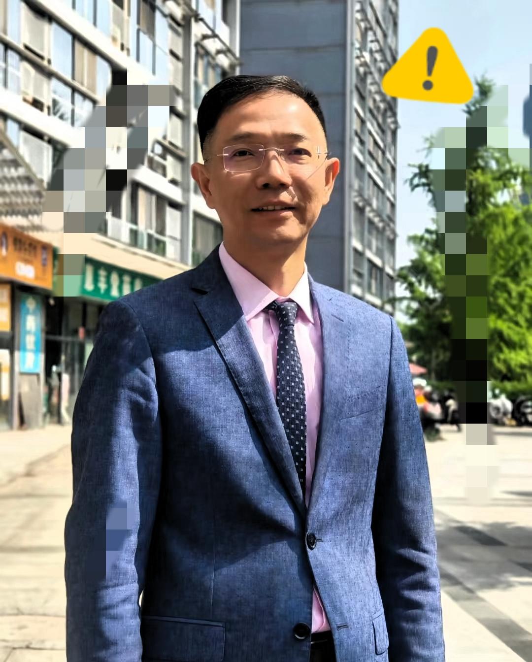 李圣律师这话一出口，
我浑身汗毛都竖起来了
比杜妈还分量重的人物？难怪这事

儿