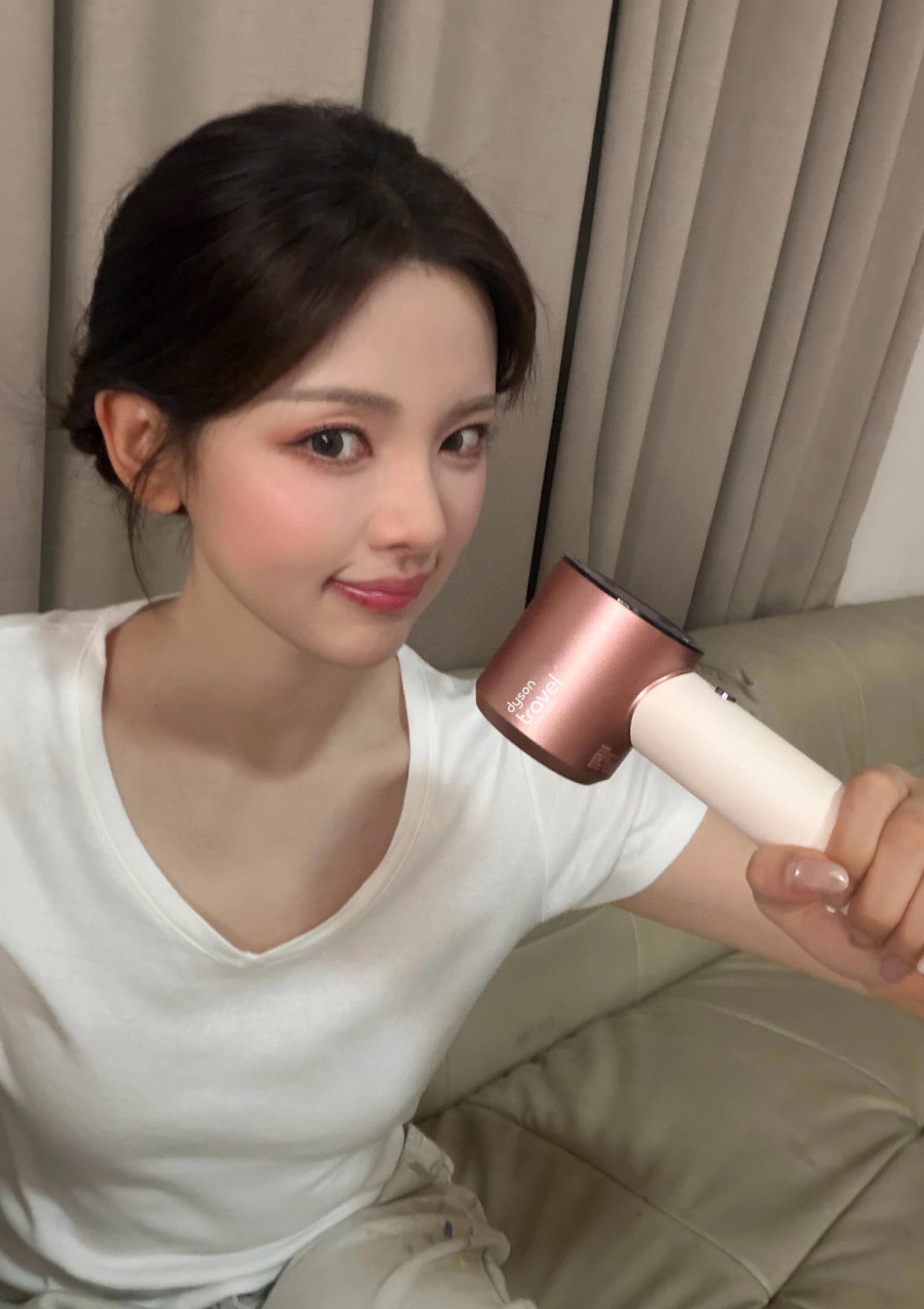 杨超越  宝宝🍠更新说“🎀[害羞R][害羞R][害羞R]下午好呀☕️” 